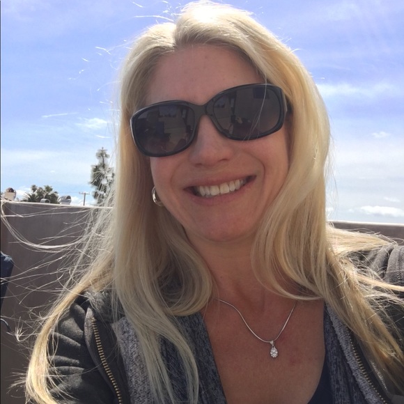 Meet your Posher, Holly - Picture 2 of 7